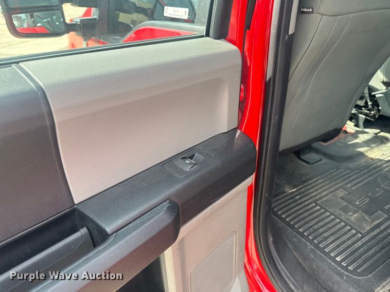 image for item FB5751 2018 Ford F250 Super Duty Crew Cab pickup truck