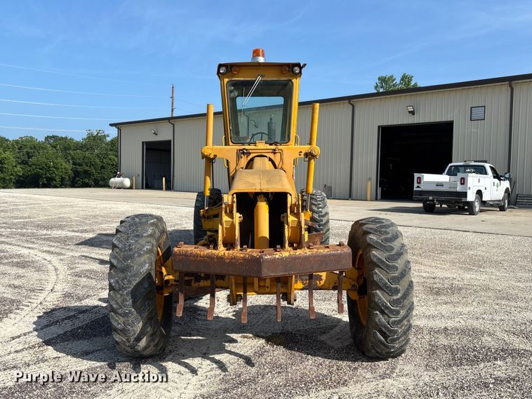 image for item FC1768 1968 John Deere 570 motor grader