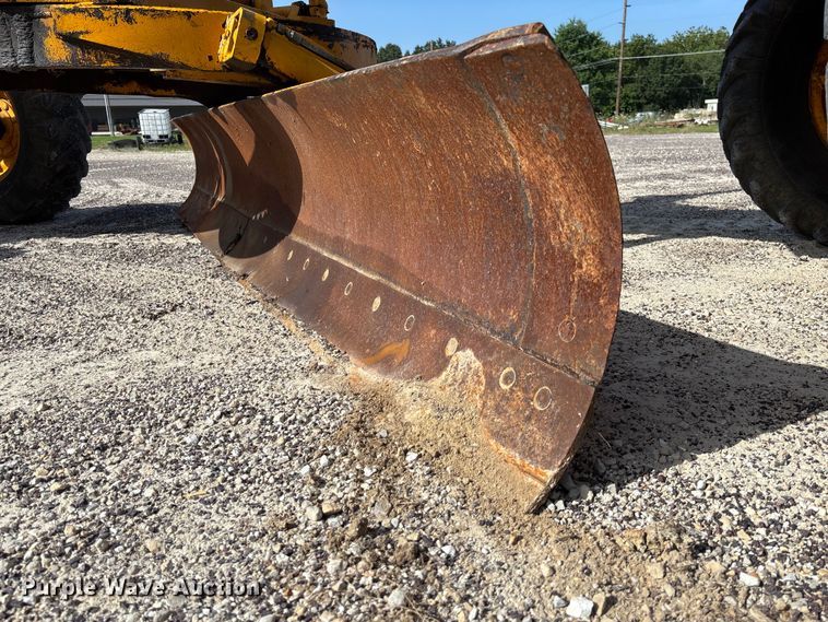 image for item FC1768 1968 John Deere 570 motor grader