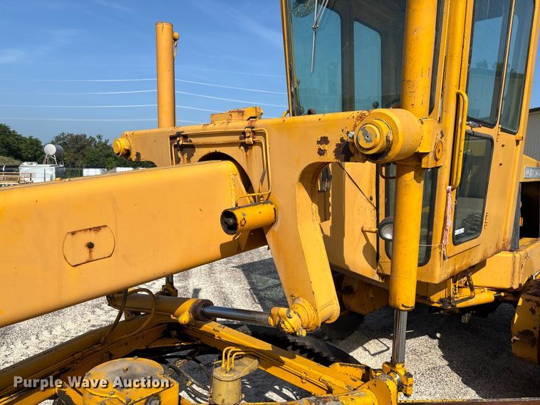 image for item FC1768 1968 John Deere 570 motor grader