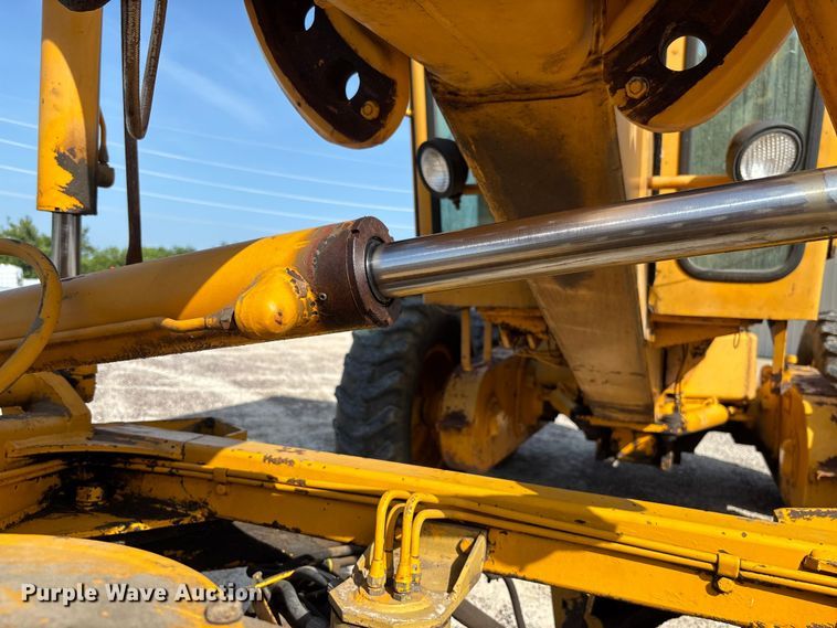 image for item FC1768 1968 John Deere 570 motor grader