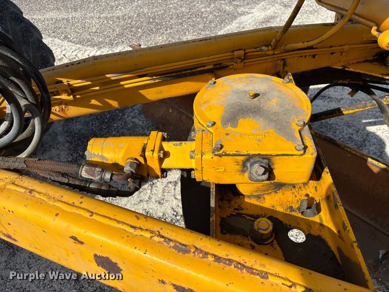 image for item FC1768 1968 John Deere 570 motor grader