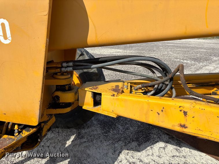 image for item FC1768 1968 John Deere 570 motor grader