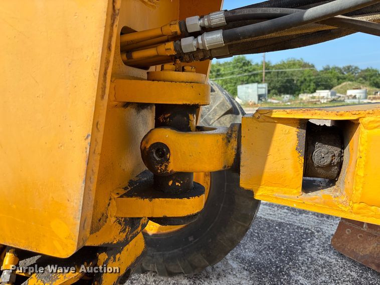 image for item FC1768 1968 John Deere 570 motor grader