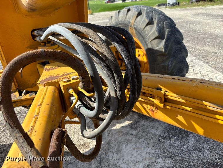 image for item FC1768 1968 John Deere 570 motor grader