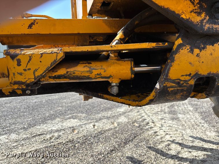 image for item FC1768 1968 John Deere 570 motor grader