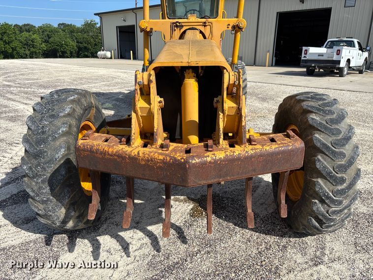 image for item FC1768 1968 John Deere 570 motor grader