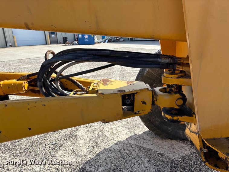 image for item FC1768 1968 John Deere 570 motor grader
