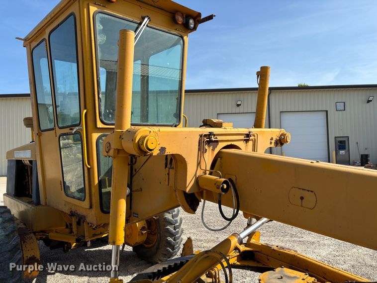image for item FC1768 1968 John Deere 570 motor grader