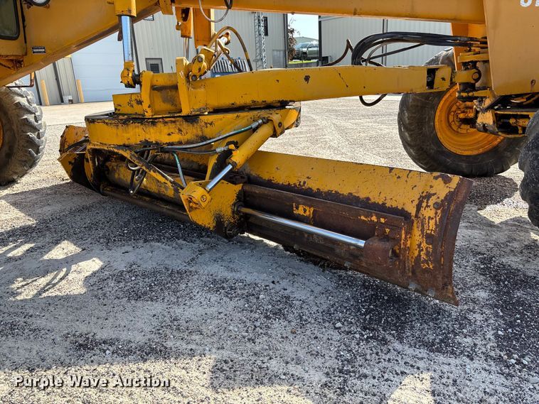 image for item FC1768 1968 John Deere 570 motor grader