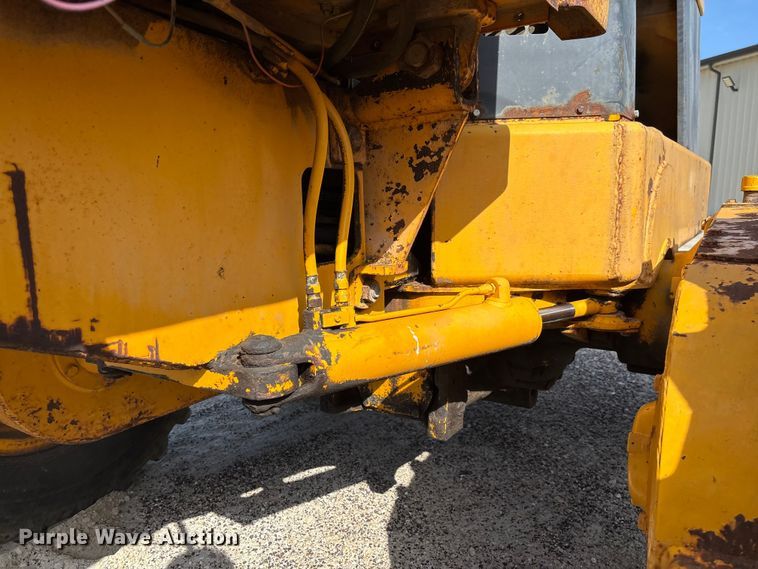 image for item FC1768 1968 John Deere 570 motor grader