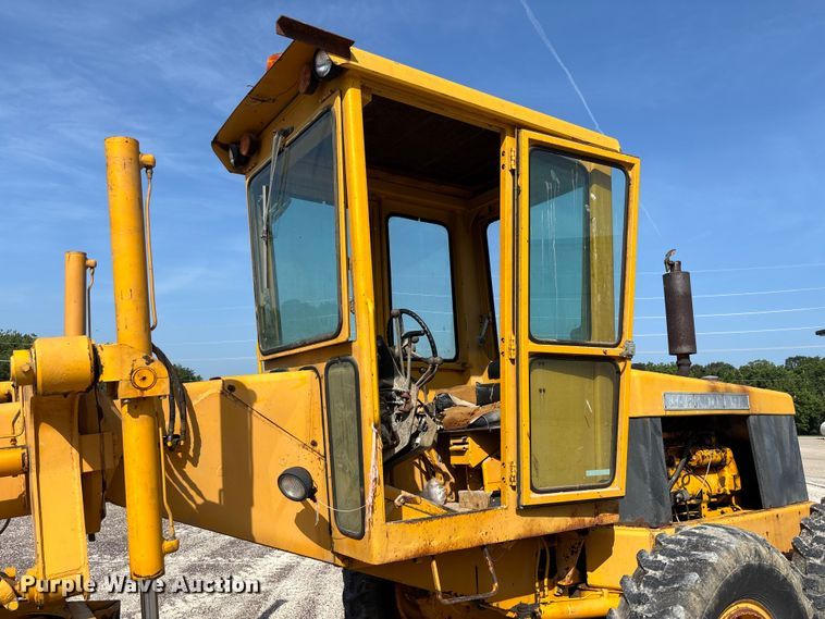image for item FC1768 1968 John Deere 570 motor grader