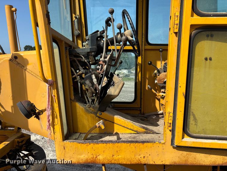 image for item FC1768 1968 John Deere 570 motor grader