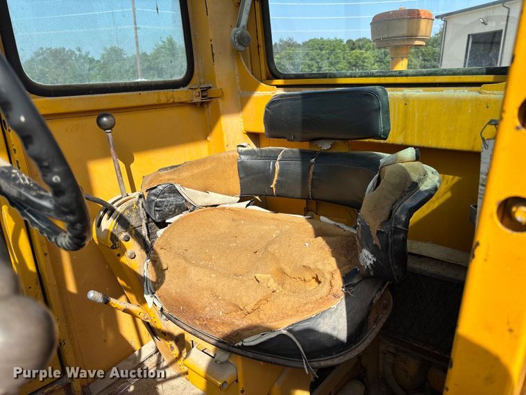 image for item FC1768 1968 John Deere 570 motor grader
