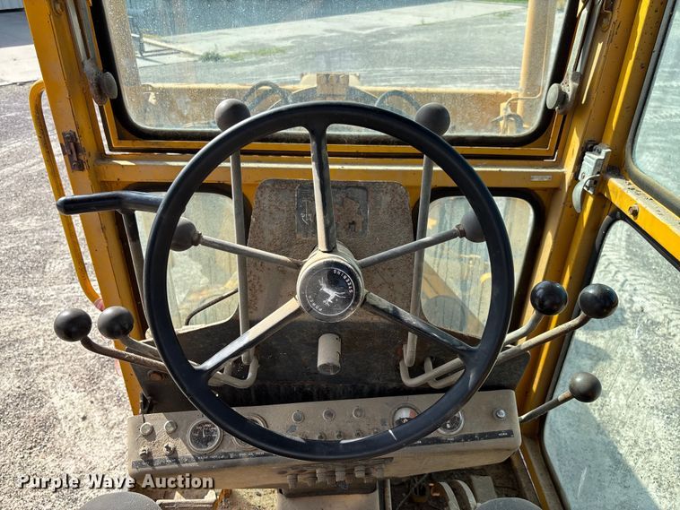 image for item FC1768 1968 John Deere 570 motor grader
