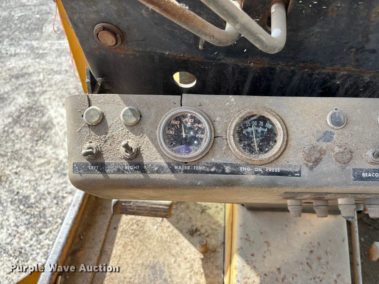 image for item FC1768 1968 John Deere 570 motor grader
