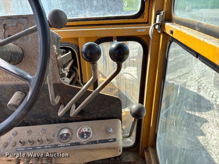 image for item FC1768 1968 John Deere 570 motor grader