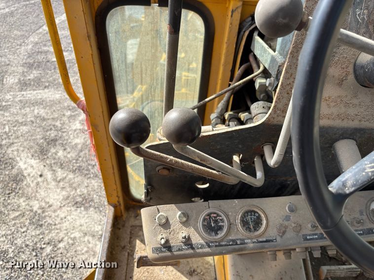 image for item FC1768 1968 John Deere 570 motor grader