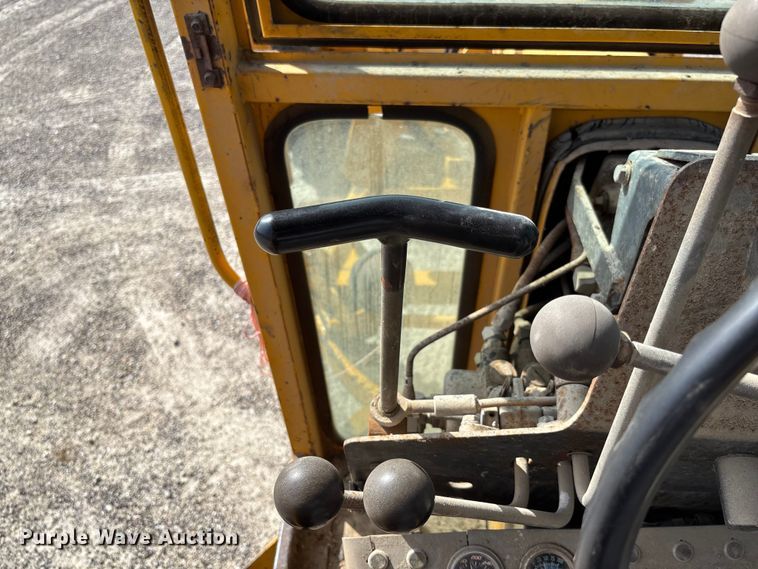 image for item FC1768 1968 John Deere 570 motor grader