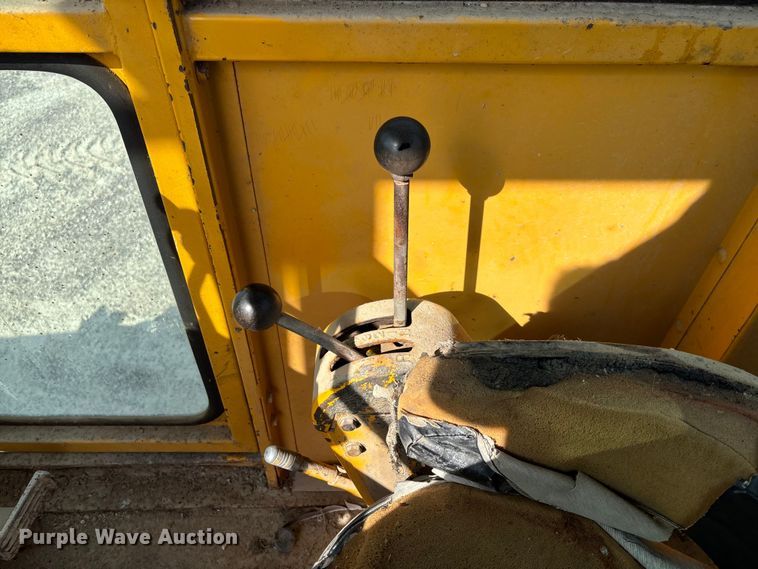 image for item FC1768 1968 John Deere 570 motor grader