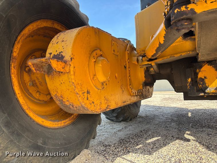 image for item FC1768 1968 John Deere 570 motor grader