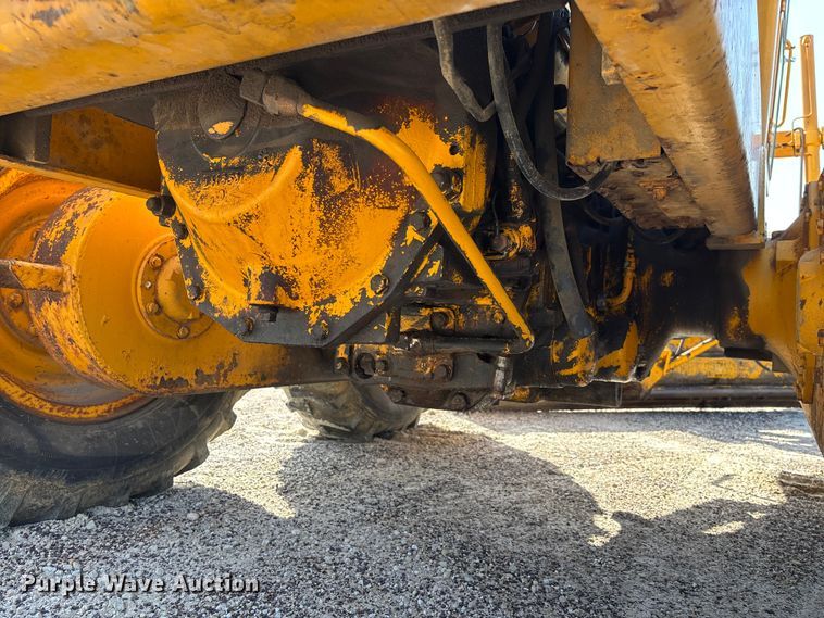 image for item FC1768 1968 John Deere 570 motor grader