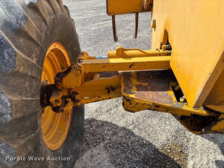image for item FC1768 1968 John Deere 570 motor grader