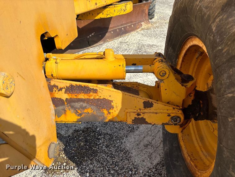 image for item FC1768 1968 John Deere 570 motor grader