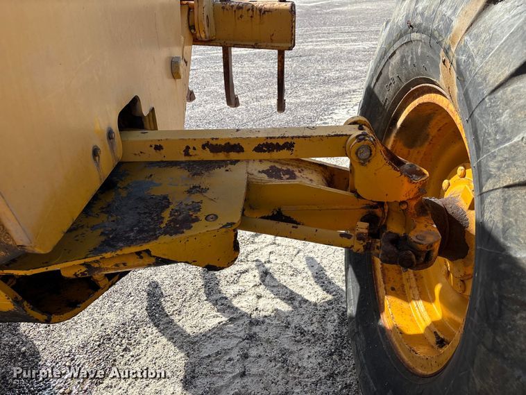 image for item FC1768 1968 John Deere 570 motor grader