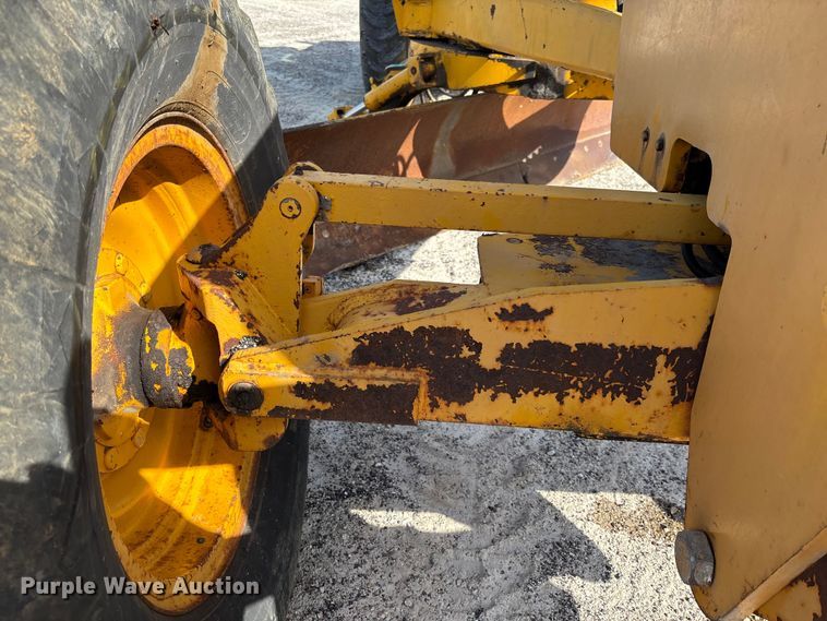 image for item FC1768 1968 John Deere 570 motor grader
