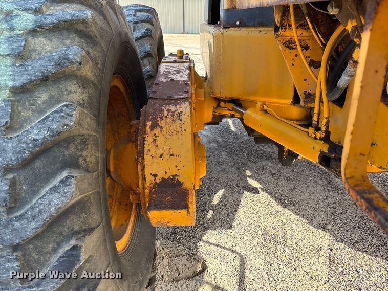 image for item FC1768 1968 John Deere 570 motor grader