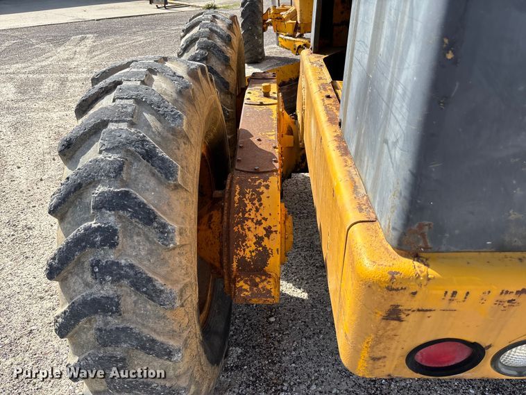 image for item FC1768 1968 John Deere 570 motor grader