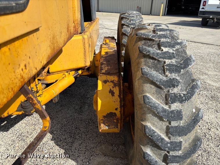 image for item FC1768 1968 John Deere 570 motor grader