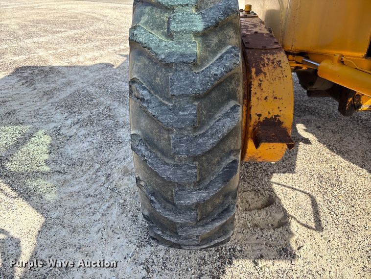image for item FC1768 1968 John Deere 570 motor grader
