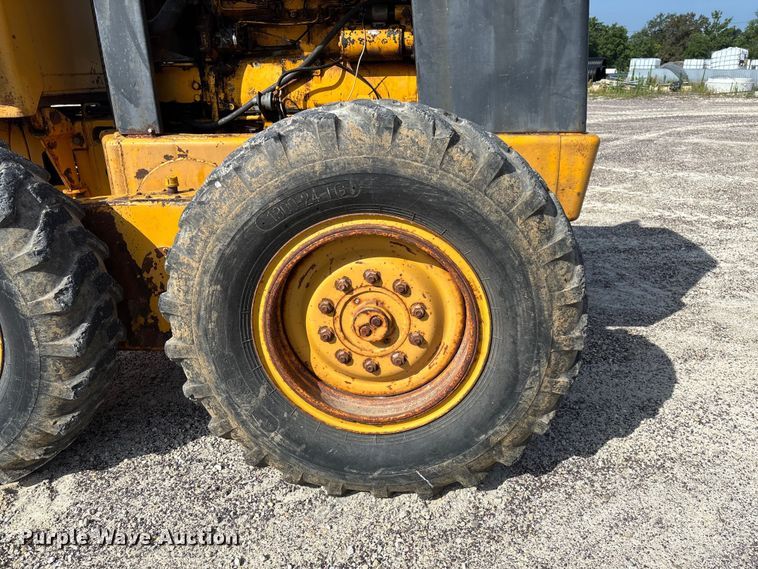 image for item FC1768 1968 John Deere 570 motor grader