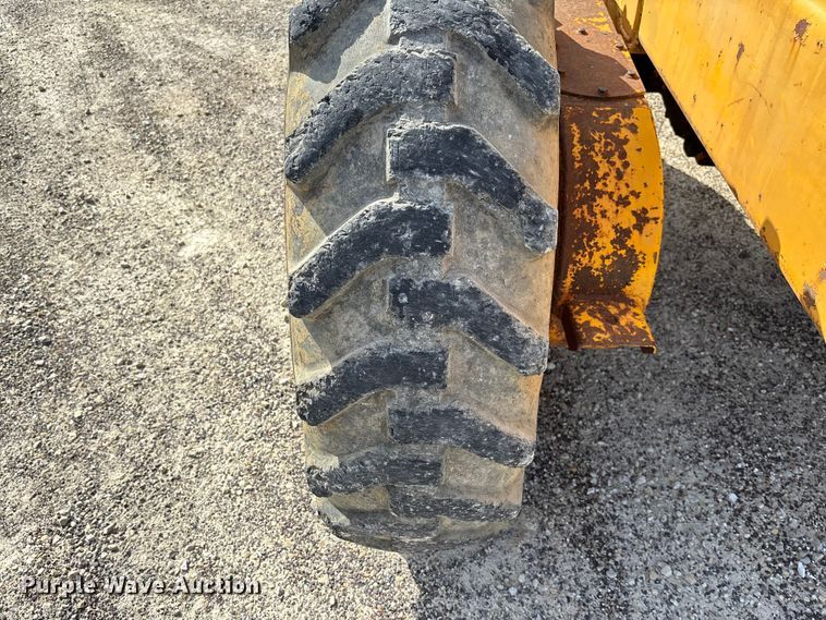 image for item FC1768 1968 John Deere 570 motor grader
