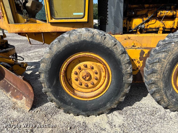 image for item FC1768 1968 John Deere 570 motor grader
