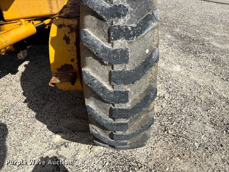 image for item FC1768 1968 John Deere 570 motor grader