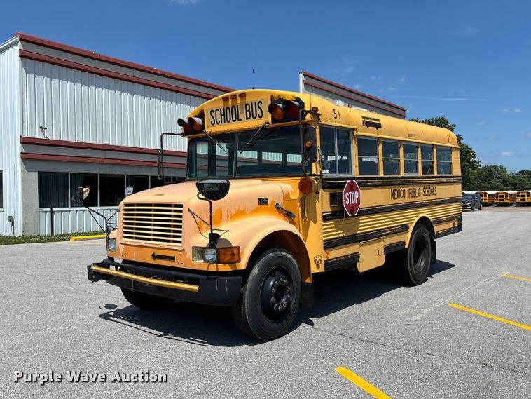 image for item FC1776 1994 International 3700 school bus
