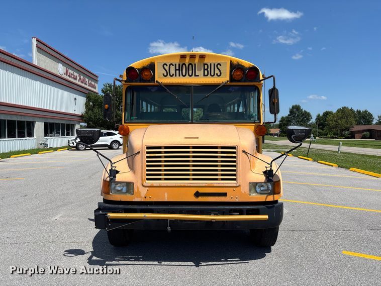image for item FC1776 1994 International 3700 school bus