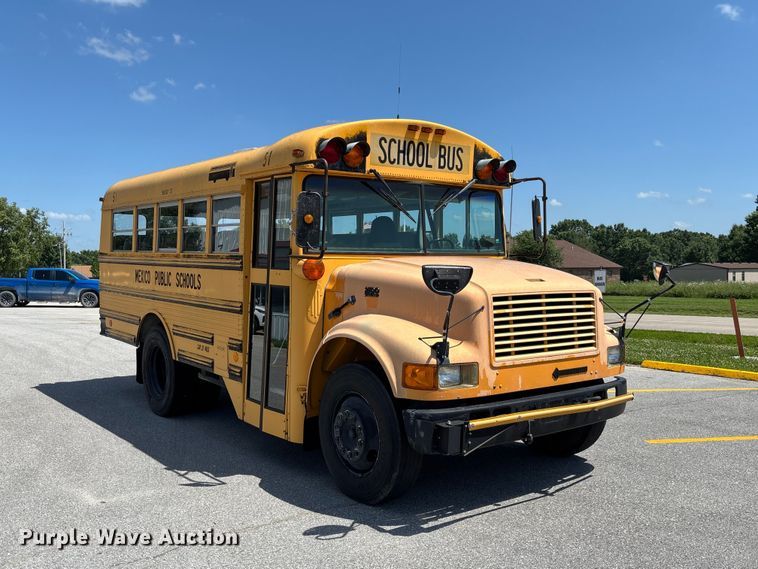 image for item FC1776 1994 International 3700 school bus