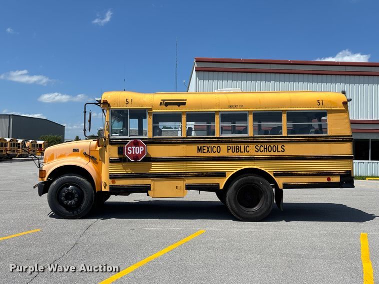 image for item FC1776 1994 International 3700 school bus