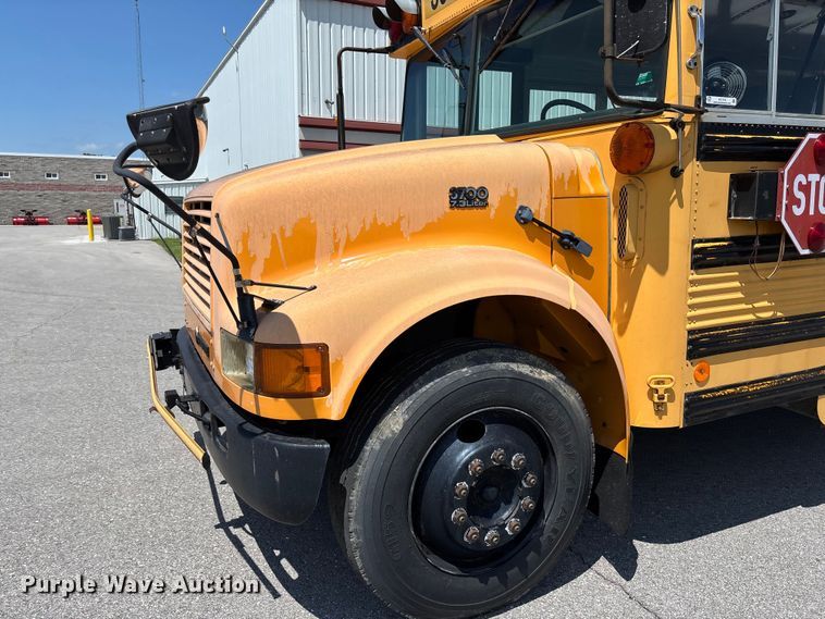 image for item FC1776 1994 International 3700 school bus