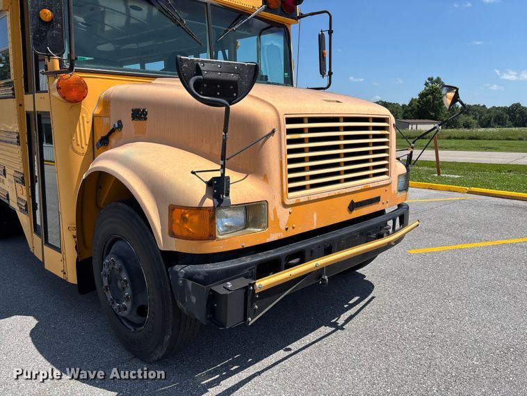 image for item FC1776 1994 International 3700 school bus
