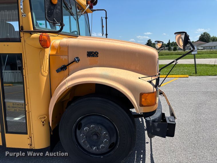 image for item FC1776 1994 International 3700 school bus