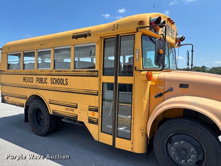 image for item FC1776 1994 International 3700 school bus