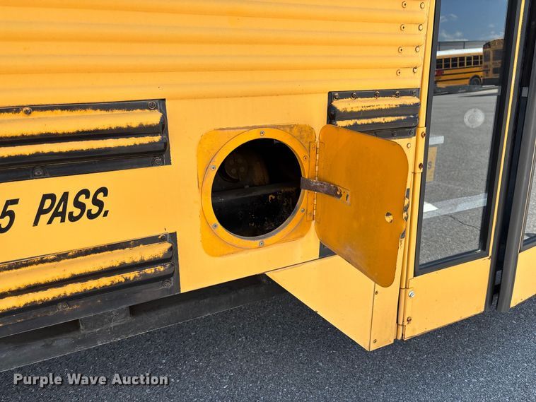 image for item FC1776 1994 International 3700 school bus