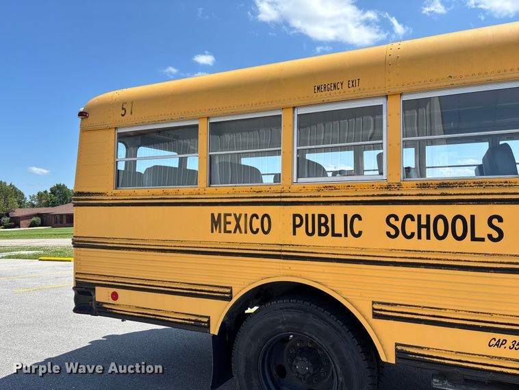 image for item FC1776 1994 International 3700 school bus