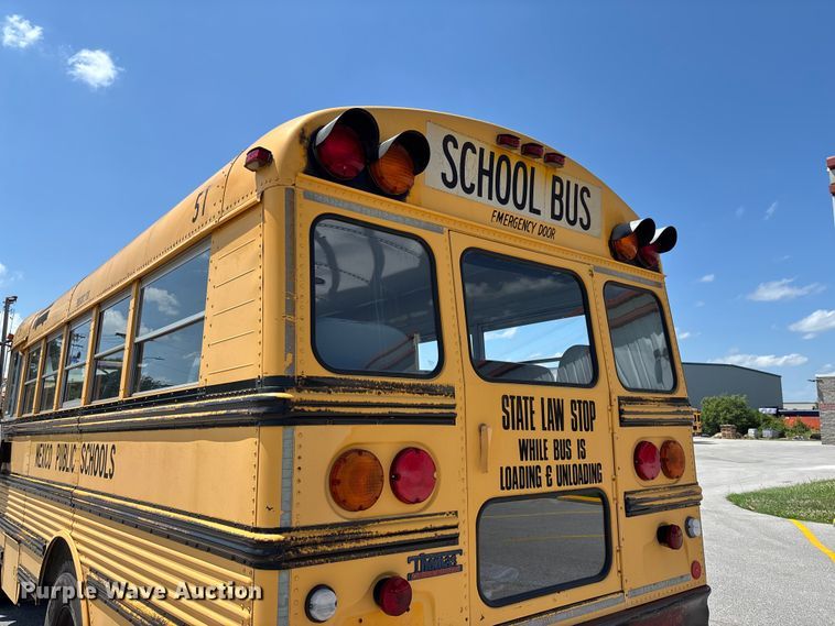 image for item FC1776 1994 International 3700 school bus