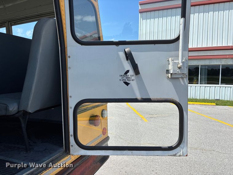 image for item FC1776 1994 International 3700 school bus
